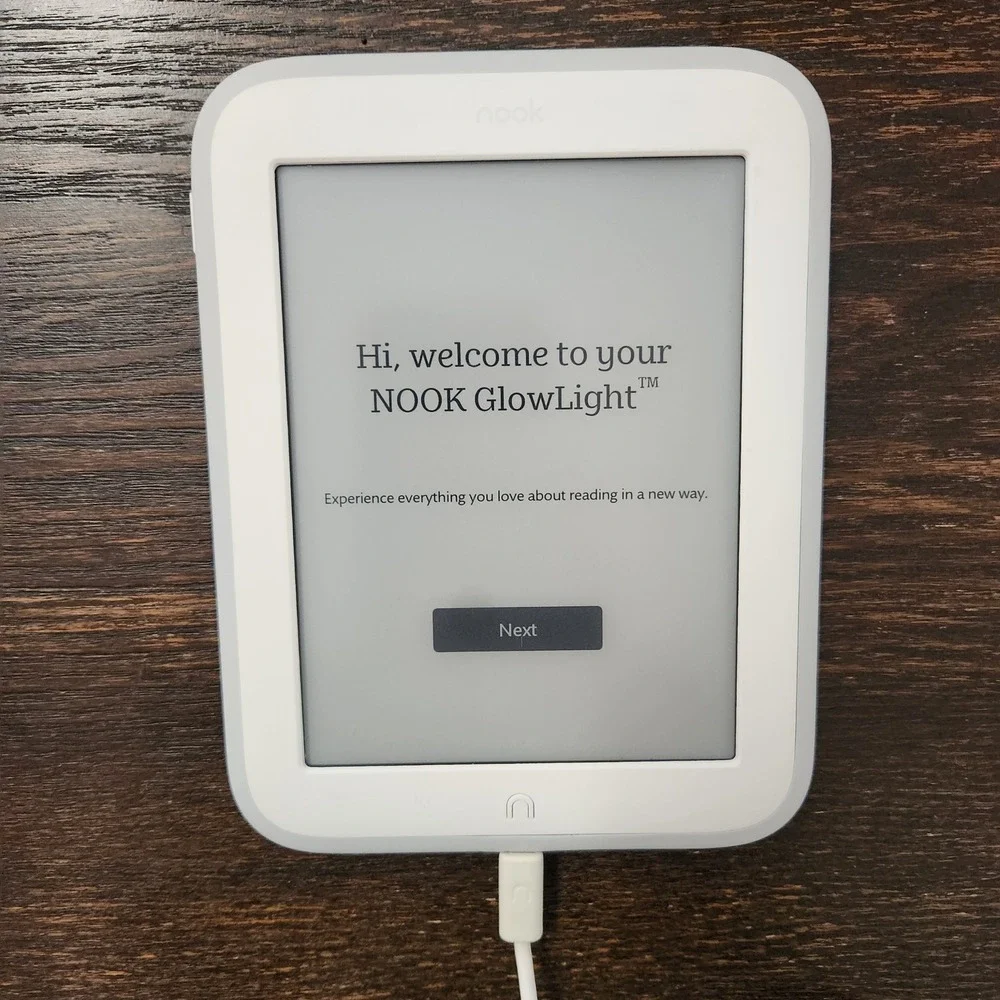 Barnes & Noble Nook GlowLight 4GB eReader (White) BNRV500 Bundle with Case Y2K